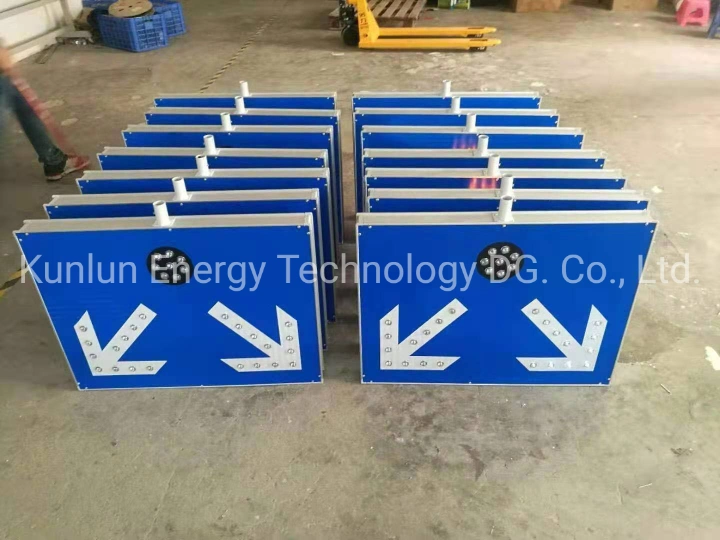 with High Efficiency Mono Solar Panel of Separated Solar Traffic Sign LED Street Light